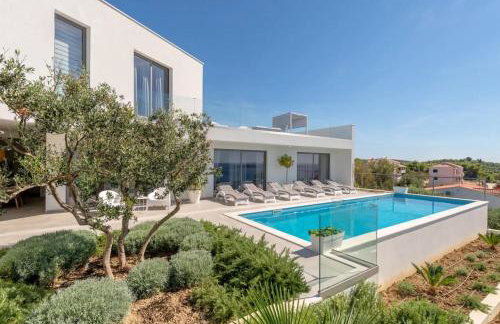 Villa Marvela - Family 4 Bedroom - Photo 8