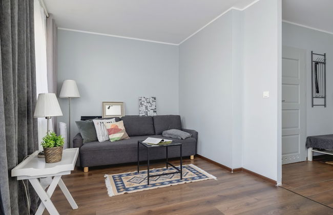 5th Floor Studio in Katowice by Renters - Photo 2