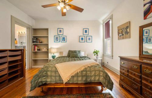 Charming City Home with Patio Fire Pit & Record Player-Family Friendly - Foto 18