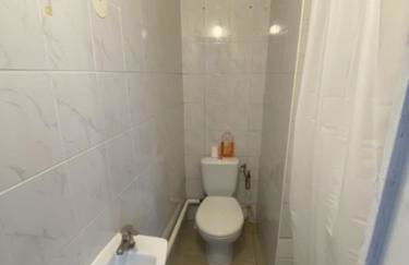 Apartment Sleeps 2 with On-Site Parking - Foto 12