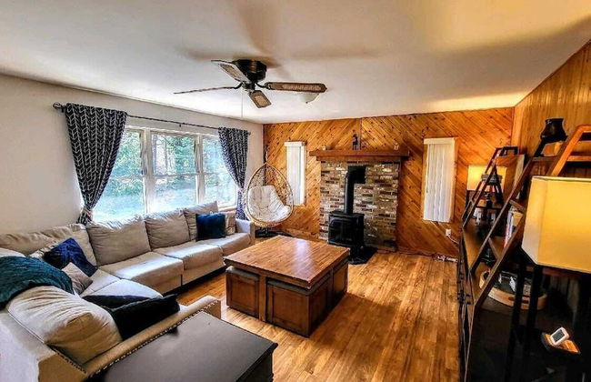 The Wooden Nest by Avantstay Deck, Big Yard w/ Hammocks & Fire Pit - Foto 3