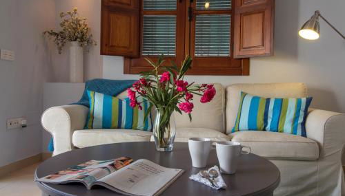 Quiet house in village center with mountains views - Photo 4