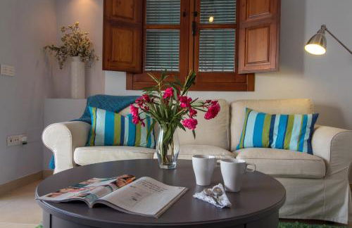 Quiet house in village center with mountains views - Photo 4