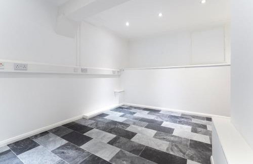 Purley House-Sleeps 8-Near Gatwick-Games Room - Foto 50