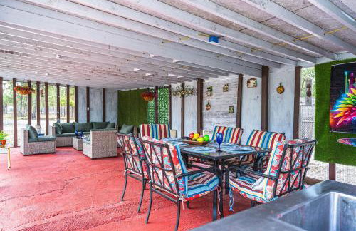 Family Country Retreat w Pool, Games & Fire Pit - Photo 39