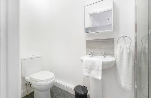 NEW! Stylish 5-Bed Apartment in Stockton-on-tees by Stay With Us, Perfect for Contractors & Large Groups, FREE Parking! - Foto 63