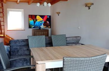 Dom z pięknymi widokami na jezioro ryńskie ilasy. - Foto 16