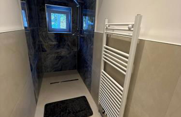 Zentrales Apartment mit Terrasse neu renoviert - Foto 10