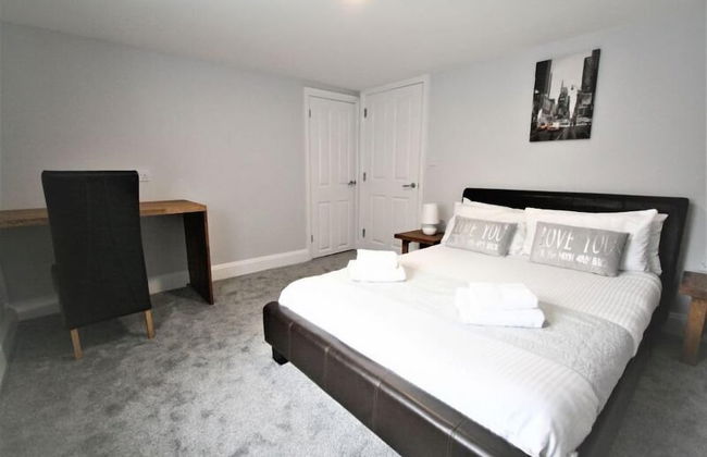 Friary House Serviced Apartments by Roomsbooked - 24Hr Reception - Photo 5