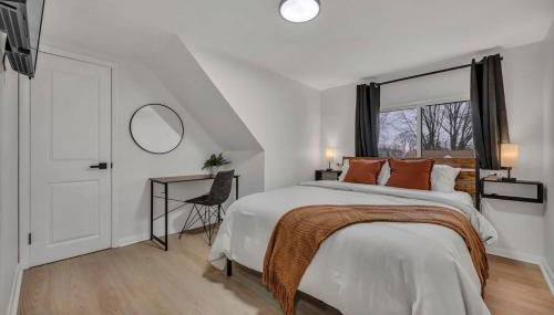 NEW! Modern Retreat Near CLE-Game Room-Renovated - Foto 3