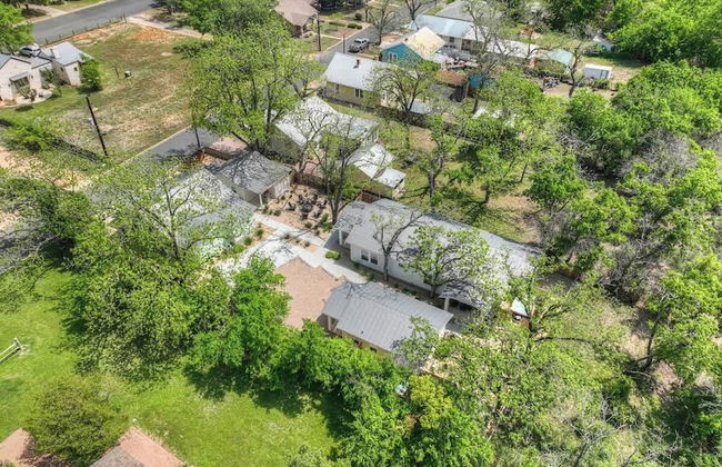 The Grove D With Hot Tub & King Beds - Walk to Main - Foto 19