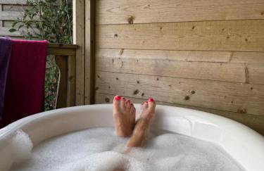 WildView Cosy Glamping with Outdoor Bath and stunning scenery - Foto 4