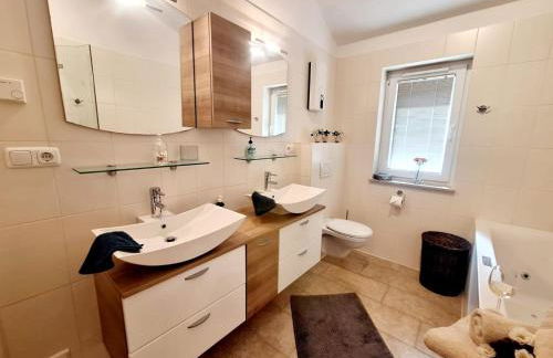 Luxuriöses, familienfreundliches Ferienhaus ,,Amy,, mit Whirlpoolwanne, Kamin und Garten - Foto 14