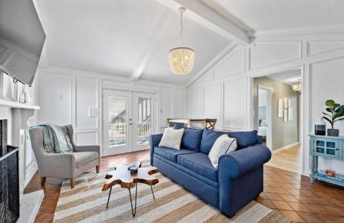 Stunning beach house with ocean views and large deck, just steps from the beach - Foto 9