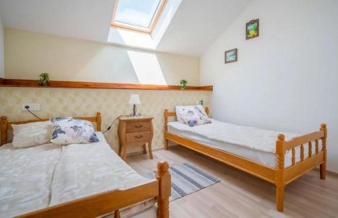 2 Bedroom Amazing Apartment In Veli Brgud - Photo 12