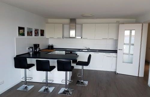 Neubau-Ferienwohnung mit Panorama-Seeblick - Foto 2