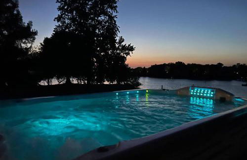 Luxurious Retreat on Lake LBJ Pool, Hot Tub, Dock - Foto 45