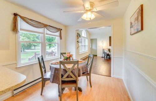 Mtn-View Escape with Large Yard in Duncansville! - Foto 7