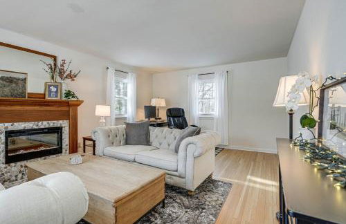 Family Fun on Lake Bemidji! Spacious Home with Yard - Foto 4