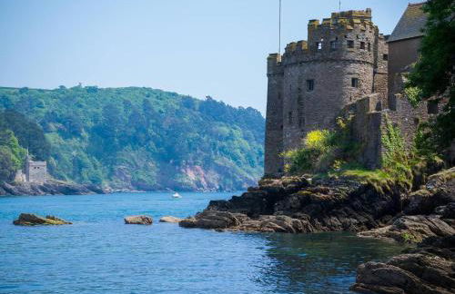 Riverside Apartment with Stunning Views & Patio - Foto 35