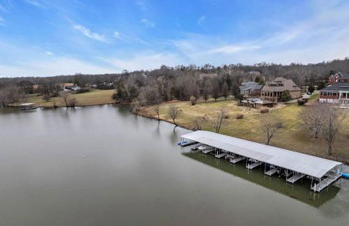 LakeFront | HotTub | Dock | 4BD4.5BA | FreeParking - Foto 55