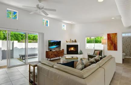 Modern Oasis w/ Pool, Patio Lounge, & Mountain Views Palo Verde by Avantstay - Foto 15