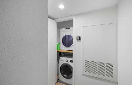 Sophisticated 2BR 2BA by TAMU, King Bed, Washer & Dryer, Smart TV - Foto 5