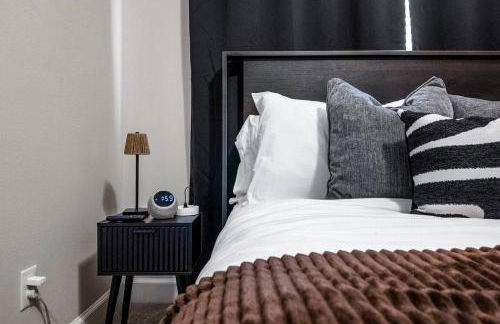 Spacious 3BR/BBQ/Yard/9 min to Downtown & Med Ctr - Foto 56