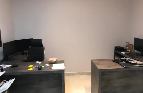 Sobrado casa de alto padrão, ar condicionado em todos os cômodos, aquecimento à gás, com piscina aquecida e área de festas - para o Show Rural 2026, fácil acesso a Rodovia 277 - Foto 8