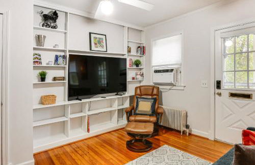 Walk Downtown Takoma Park Escape with Large Yard! - Foto 5
