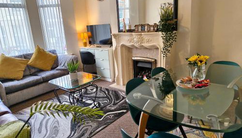 4 bed rooms 5 double beds holidays house near train station - Foto 4