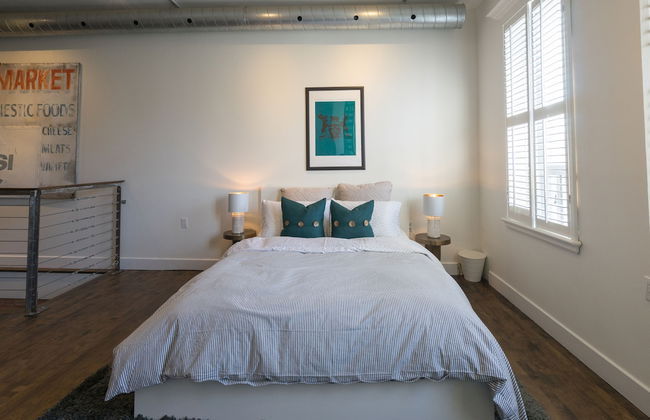 Applewood Suites - The Ossington Loft - Photo 35