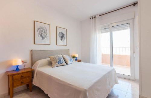URBANIZACIÓN COPACABANA - La Manga del Mar Menor KM2 - Vistas a Mediterráneo Dormitorio doble y sofá-cama - Foto 21