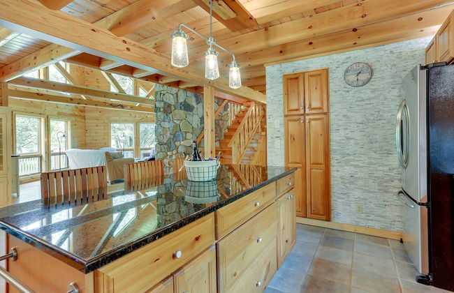 Pocono Dog-Friendly Home on River - Foto 7