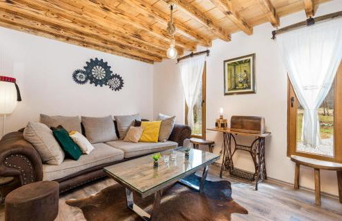 Gorgeous Home In Gospic - Photo 2
