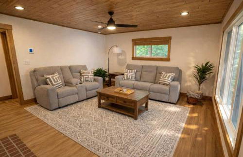 Moss Lake Lookout: PET FRIENDLY - Photo 2