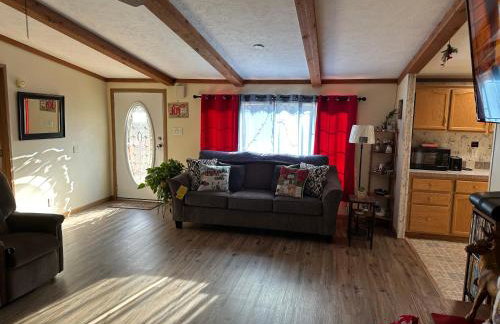 15 miles to Windham Mountain ! King Bed, Game Room, OutDoor Patio - Foto 6