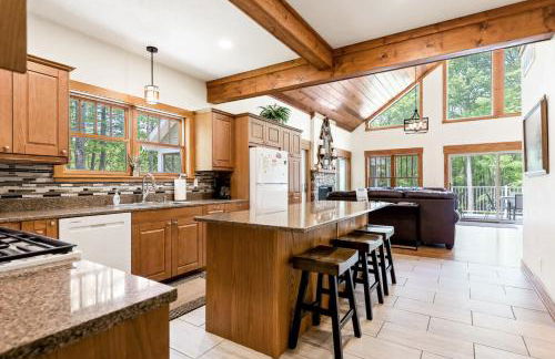 Impressive Dual Woods and Lake Homes That Sleep 32 - Foto 17