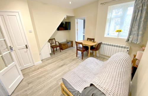 Apartment with a Private Garden and Modern kitchen - Foto 4