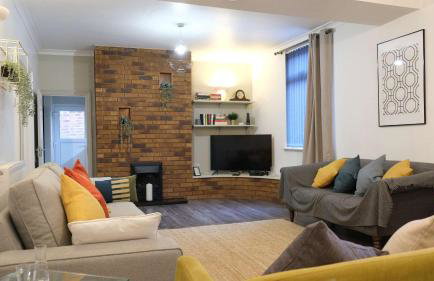 Lovely 5 Bedroom Home w Garden near Northampton - Photo 53