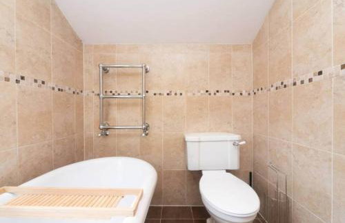 Charming Period Home near Surbiton with Garden - Foto 18