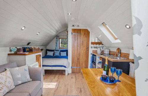 Swallow Light-filled pod with far-reaching scenic views - Photo 22