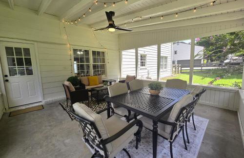 Cozy 5 BR Retreat Coffee StationFirepitPatio - Photo 33