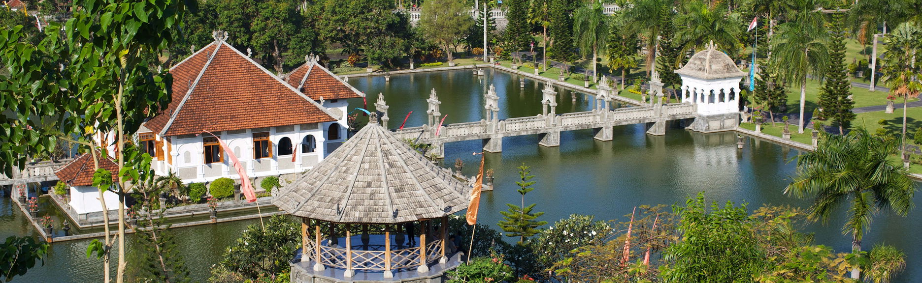 Taman Ujung & Tirta Gangga Foating Palaces Private Tour