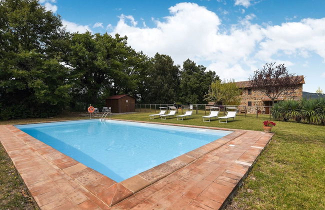 Holiday Home in Radicofani - Siena With Terrace - Photo 1