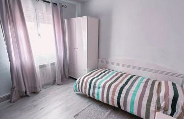 Casa rosa completa-patio- BBQ-columpios-buhardilla - Foto 12