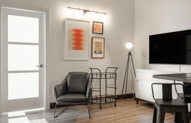 Sosuite 2BR Apt w Balcony, W/d, Gym, On-site Bar - Foto 4