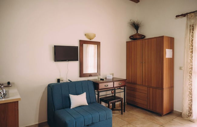 Trikalioti's Lush Estate Apt Arethousa - Photo 10