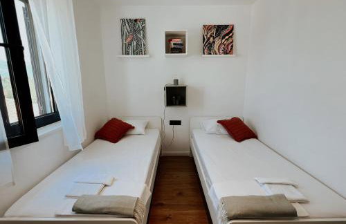 Dawn & Dusk - Modern Two Bedroom Apartment with Mountain Views - Photo 14