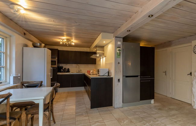 Charming Beach Villa With Thatched Roof - Photo 14